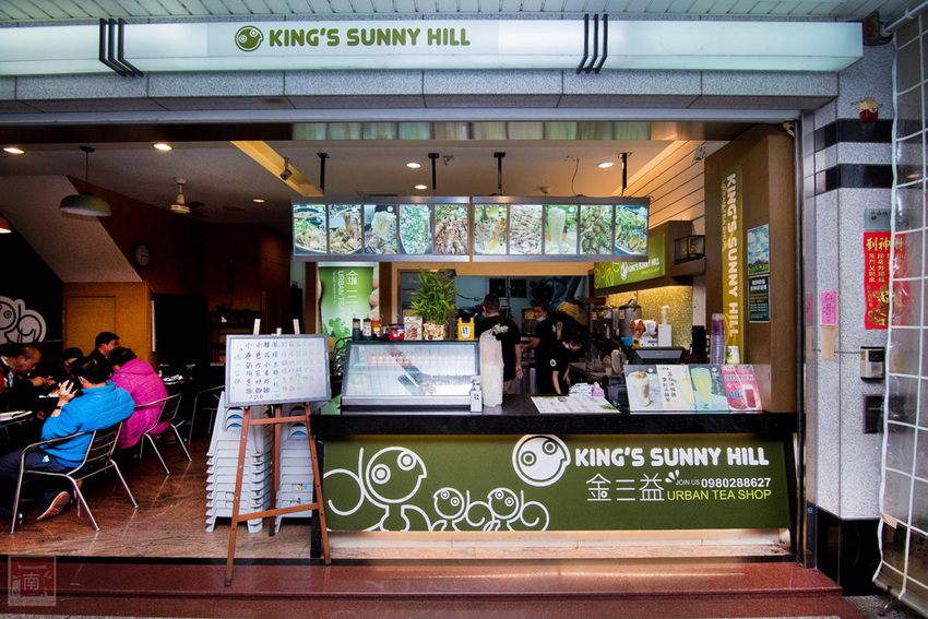 【臺南美食】不退流行的浮誇系美食|放好放滿的海鮮意麵|老闆對於新鮮度和品質要求|冰沙系列必喝~~金三益健康茶飲 - 南人幫