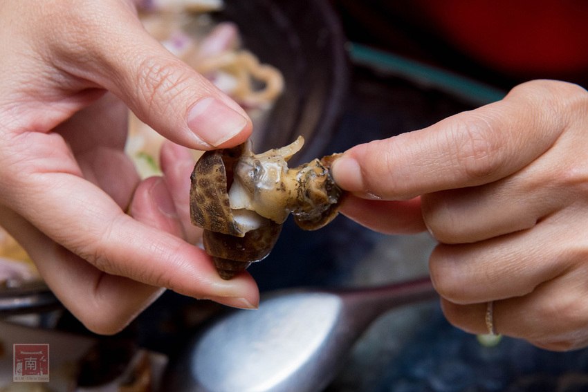 【臺南美食】不退流行的浮誇系美食|放好放滿的海鮮意麵|老闆對於新鮮度和品質要求|冰沙系列必喝~~金三益健康茶飲 - 南人幫
