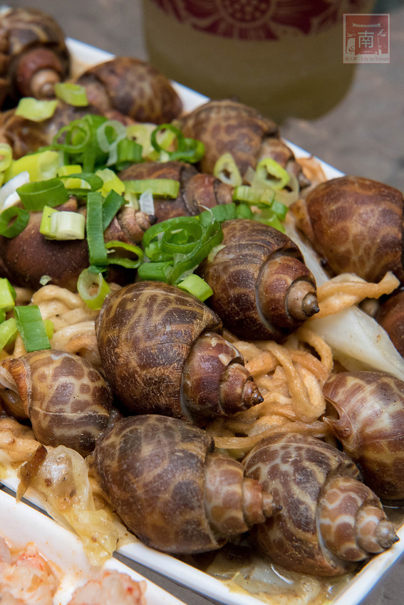 【臺南美食】不退流行的浮誇系美食|放好放滿的海鮮意麵|老闆對於新鮮度和品質要求|冰沙系列必喝~~金三益健康茶飲 - 南人幫