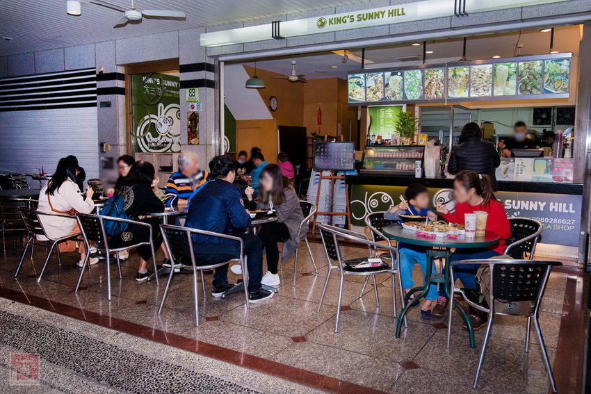 【臺南美食】不退流行的浮誇系美食|放好放滿的海鮮意麵|老闆對於新鮮度和品質要求|冰沙系列必喝~~金三益健康茶飲 - 南人幫