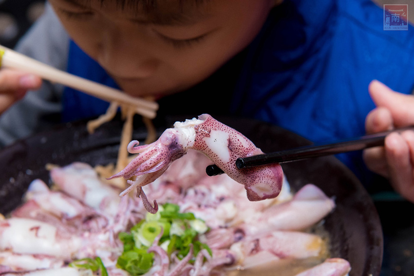 【臺南美食】不退流行的浮誇系美食|放好放滿的海鮮意麵|老闆對於新鮮度和品質要求|冰沙系列必喝~~金三益健康茶飲 - 南人幫