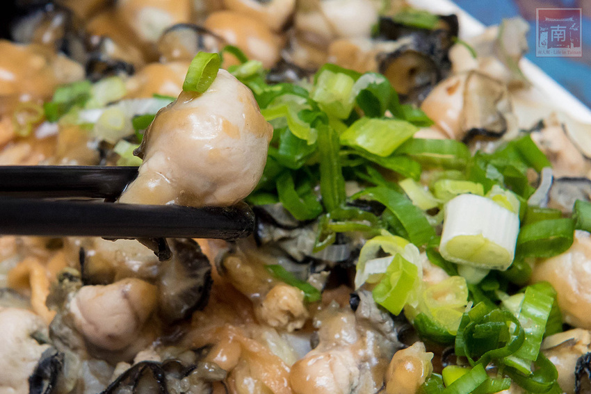 【臺南美食】不退流行的浮誇系美食|放好放滿的海鮮意麵|老闆對於新鮮度和品質要求|冰沙系列必喝~~金三益健康茶飲 - 南人幫