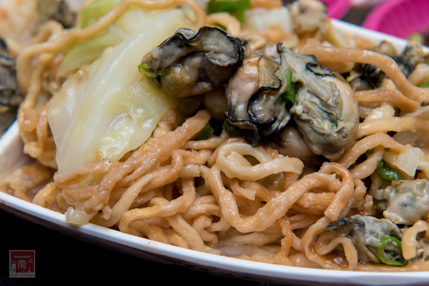 【臺南美食】不退流行的浮誇系美食|放好放滿的海鮮意麵|老闆對於新鮮度和品質要求|冰沙系列必喝~~金三益健康茶飲 - 南人幫