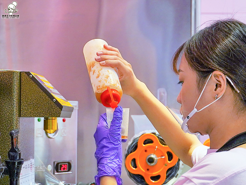 被愛衝昏頭 焦糖布蕾 紅心芭樂 高雄飲品 手搖飲料 創新 網美