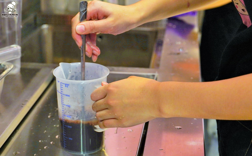 被愛衝昏頭 焦糖布蕾 紅心芭樂 高雄飲品 手搖飲料 創新 網美