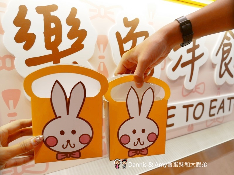 新竹巨城美食︱樂兔洋食行巨城店。超夢幻彩虹熔岩吐司好吃又好拍。不甜膩的黑糖珍珠雲朵吐司。輕食下午茶新選擇(影片)