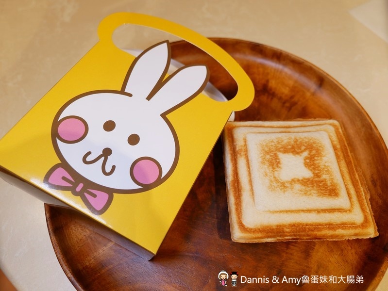 新竹巨城美食︱樂兔洋食行巨城店。超夢幻彩虹熔岩吐司好吃又好拍。不甜膩的黑糖珍珠雲朵吐司。輕食下午茶新選擇(影片)