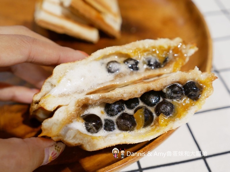 新竹巨城美食︱樂兔洋食行巨城店。超夢幻彩虹熔岩吐司好吃又好拍。不甜膩的黑糖珍珠雲朵吐司。輕食下午茶新選擇(影片)