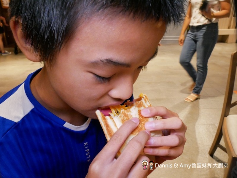 新竹巨城美食︱樂兔洋食行巨城店。超夢幻彩虹熔岩吐司好吃又好拍。不甜膩的黑糖珍珠雲朵吐司。輕食下午茶新選擇(影片)