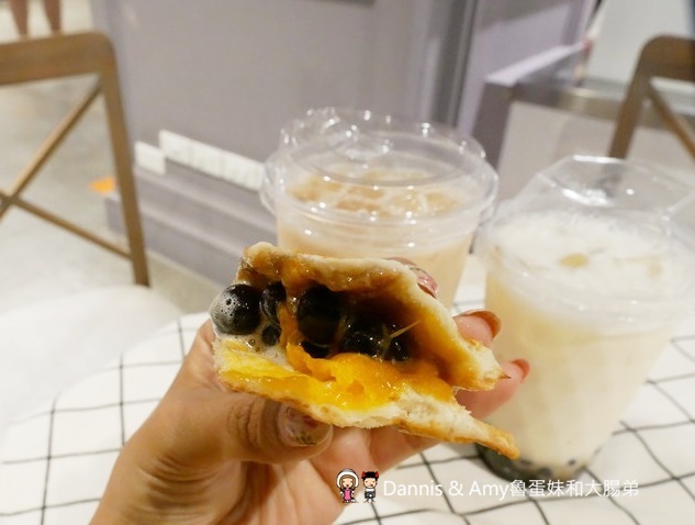 新竹巨城美食︱樂兔洋食行巨城店。超夢幻彩虹熔岩吐司好吃又好拍。不甜膩的黑糖珍珠雲朵吐司。輕食下午茶新選擇(影片)