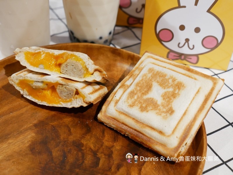 新竹巨城美食︱樂兔洋食行巨城店。超夢幻彩虹熔岩吐司好吃又好拍。不甜膩的黑糖珍珠雲朵吐司。輕食下午茶新選擇(影片)