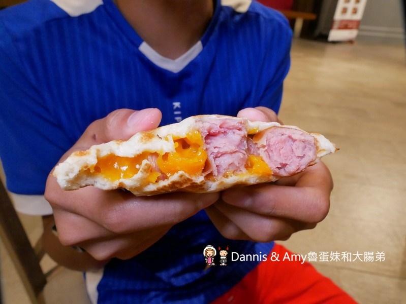 新竹巨城美食︱樂兔洋食行巨城店。超夢幻彩虹熔岩吐司好吃又好拍。不甜膩的黑糖珍珠雲朵吐司。輕食下午茶新選擇(影片)