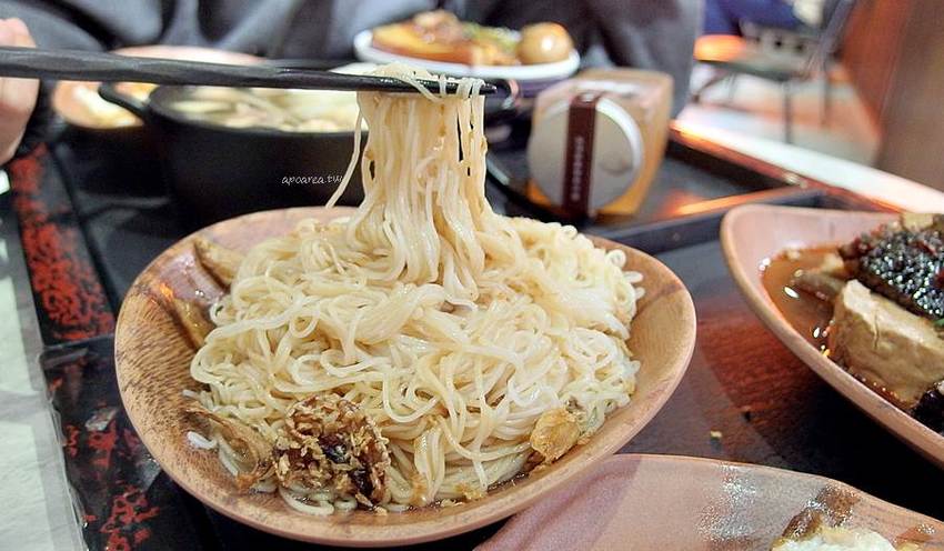 福來芳川辣銷魂飯館。傳統麵食結合港式湯飲及川味麻辣，科博館附近懷舊小餐館 - 蘋果話日常