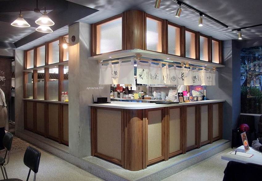 福來芳川辣銷魂飯館。傳統麵食結合港式湯飲及川味麻辣，科博館附近懷舊小餐館 - 蘋果話日常