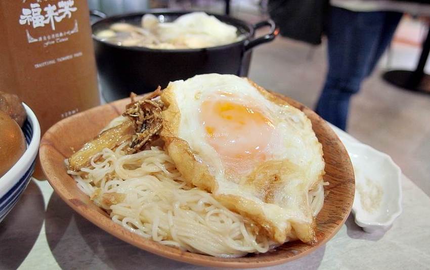 福來芳川辣銷魂飯館。傳統麵食結合港式湯飲及川味麻辣，科博館附近懷舊小餐館 - 蘋果話日常