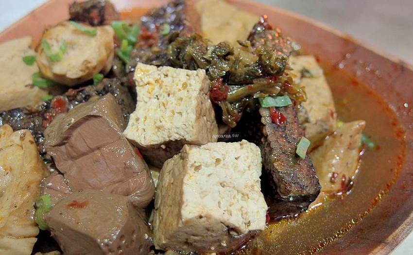 福來芳川辣銷魂飯館。傳統麵食結合港式湯飲及川味麻辣，科博館附近懷舊小餐館 - 蘋果話日常