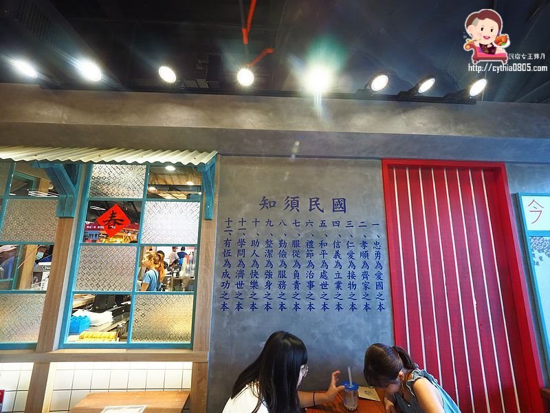 桃園中壢美食-馬祖新村新光影城店-車輪餅裡面有干貝，還有鮑魚跟章魚人，超狂的組合，只有在影城裡才吃的到  （邀約） @民宿女王芽月-美食.旅遊.全台趴趴走