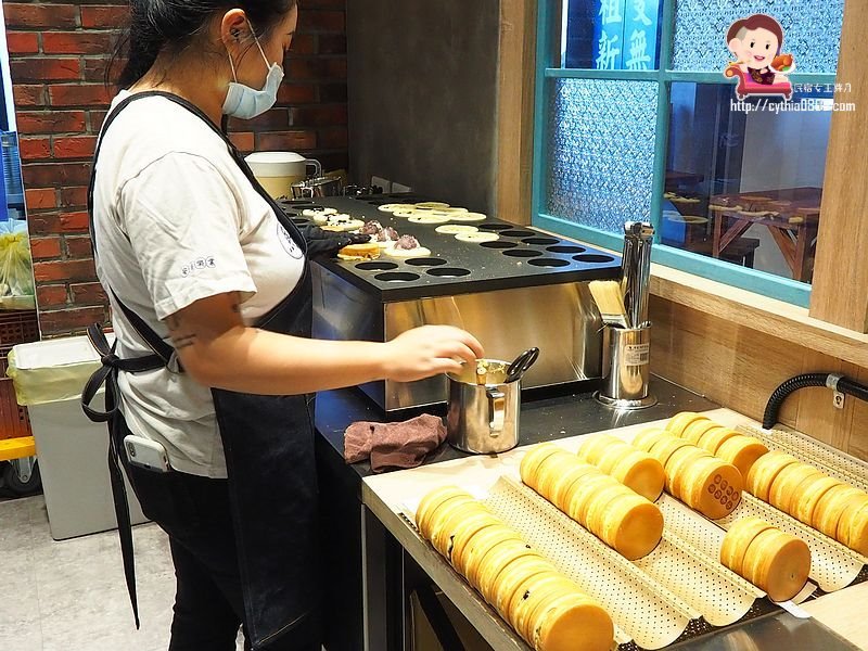 桃園中壢美食-馬祖新村新光影城店-車輪餅裡面有干貝，還有鮑魚跟章魚人，超狂的組合，只有在影城裡才吃的到  （邀約） @民宿女王芽月-美食.旅遊.全台趴趴走