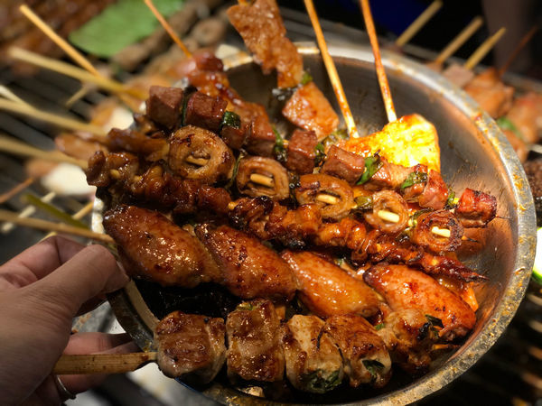 旱溪夜市 尚好烤肉,新鮮現烤在久都值得,旱溪夜市排隊美食超大串烤肉。