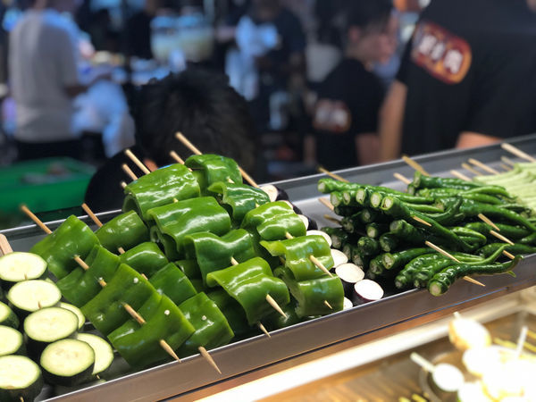 旱溪夜市 尚好烤肉,新鮮現烤在久都值得,旱溪夜市排隊美食超大串烤肉。