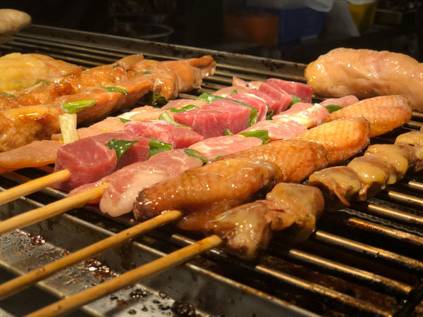 旱溪夜市 尚好烤肉,新鮮現烤在久都值得,旱溪夜市排隊美食超大串烤肉。
