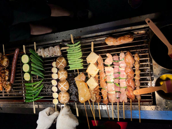 旱溪夜市 尚好烤肉,新鮮現烤在久都值得,旱溪夜市排隊美食超大串烤肉。
