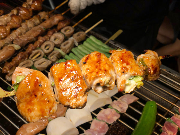 旱溪夜市 尚好烤肉,新鮮現烤在久都值得,旱溪夜市排隊美食超大串烤肉。