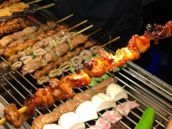 旱溪夜市 尚好烤肉,新鮮現烤在久都值得,旱溪夜市排隊美食超大串烤肉。