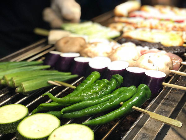 旱溪夜市 尚好烤肉,新鮮現烤在久都值得,旱溪夜市排隊美食超大串烤肉。