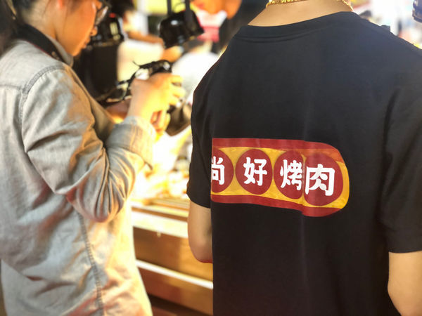 旱溪夜市 尚好烤肉,新鮮現烤在久都值得,旱溪夜市排隊美食超大串烤肉。