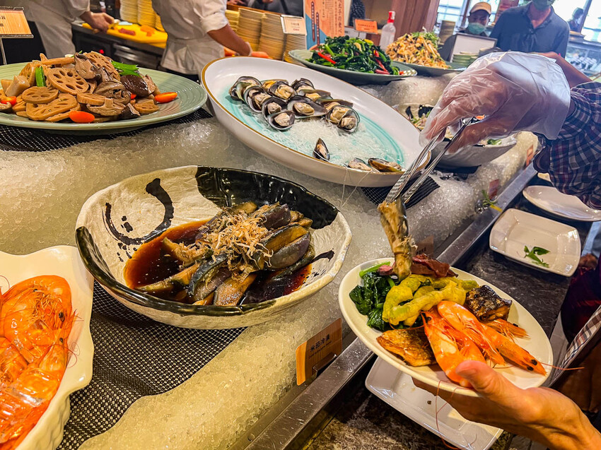 台北車站美食吃到飽首選，欣葉日本料理免千元吃到飽推薦。