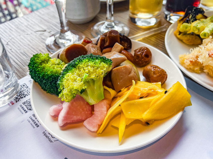 台北車站美食吃到飽首選，欣葉日本料理免千元吃到飽推薦。