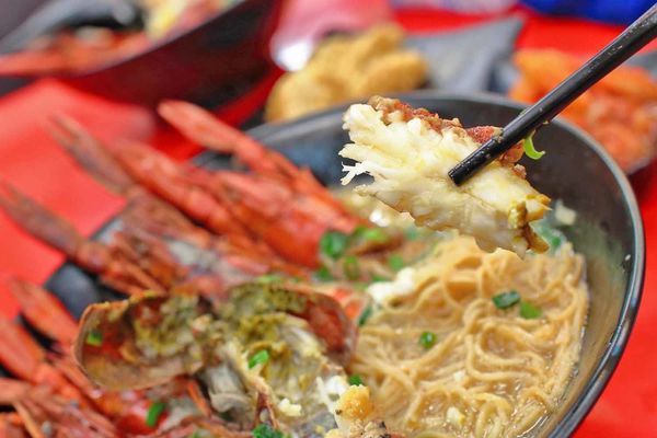 【三重美食】吉祥鍋燒麵-隱身在狹小巷弄裡的爆美味小龍蝦鍋燒麵