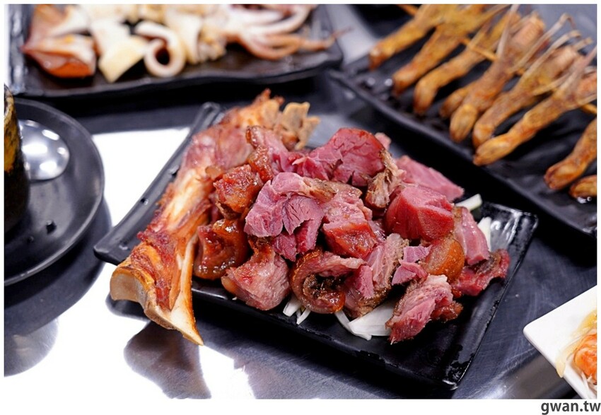 台中這間燒烤店超狂,開店吃到打烊每人只要199,蚵仔蛤蜊不限時吃到飽! - 吃關關