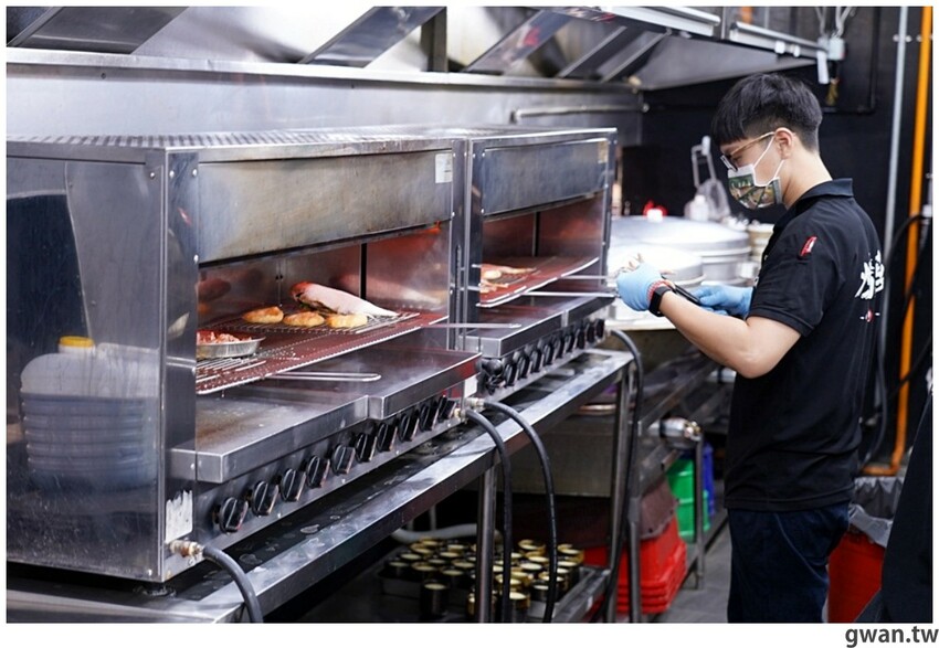 台中這間燒烤店超狂,開店吃到打烊每人只要199,蚵仔蛤蜊不限時吃到飽! - 吃關關