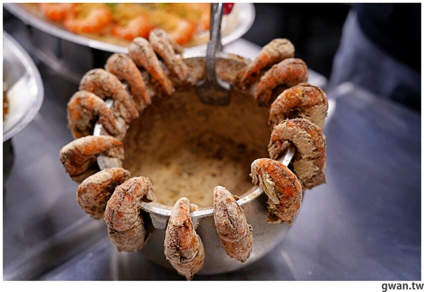 台中這間燒烤店超狂,開店吃到打烊每人只要199,蚵仔蛤蜊不限時吃到飽! - 吃關關