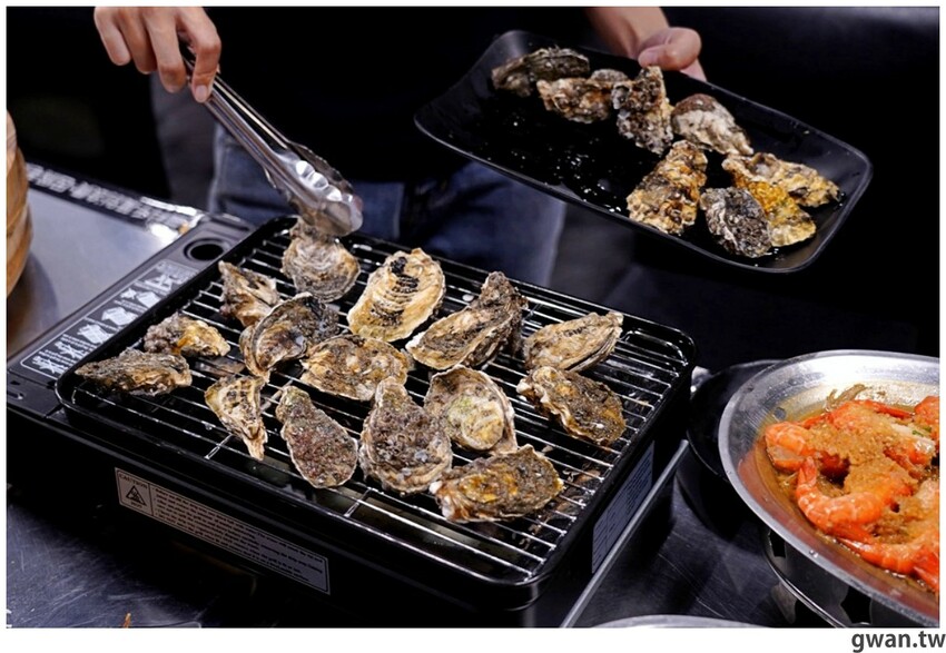 台中這間燒烤店超狂,開店吃到打烊每人只要199,蚵仔蛤蜊不限時吃到飽! - 吃關關