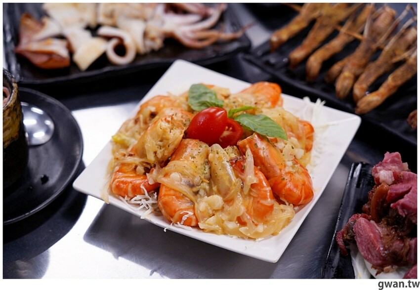 台中這間燒烤店超狂,開店吃到打烊每人只要199,蚵仔蛤蜊不限時吃到飽! - 吃關關