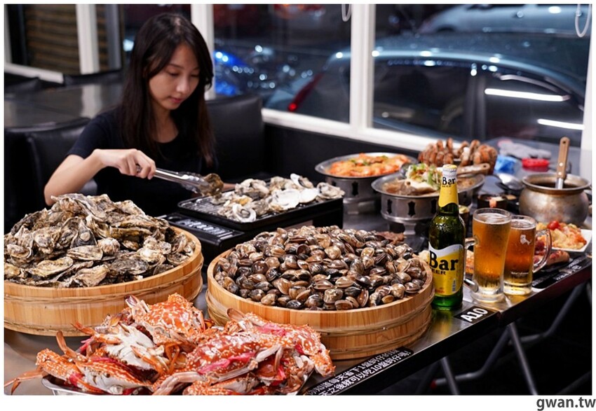 台中這間燒烤店超狂,開店吃到打烊每人只要199,蚵仔蛤蜊不限時吃到飽! - 吃關關