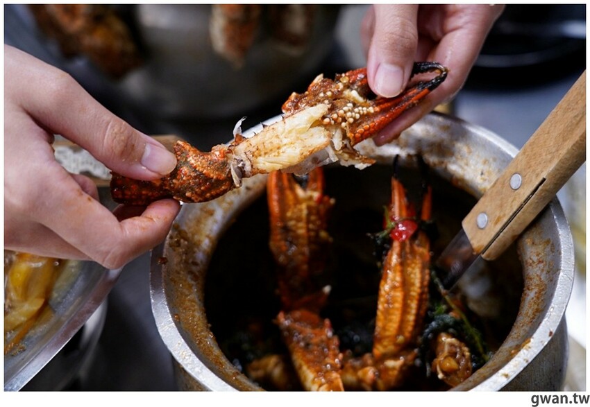 台中這間燒烤店超狂,開店吃到打烊每人只要199,蚵仔蛤蜊不限時吃到飽! - 吃關關