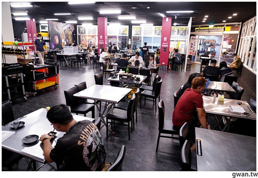 台中這間燒烤店超狂,開店吃到打烊每人只要199,蚵仔蛤蜊不限時吃到飽! - 吃關關