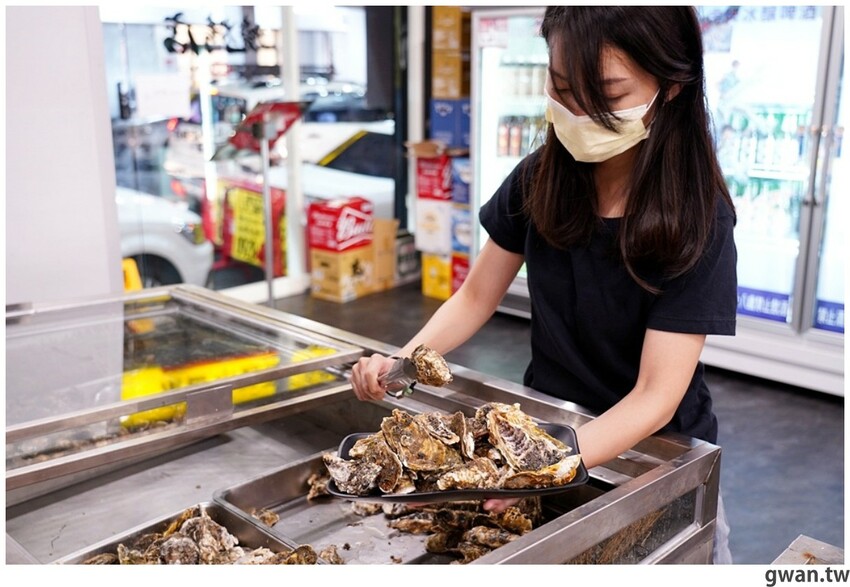 台中這間燒烤店超狂,開店吃到打烊每人只要199,蚵仔蛤蜊不限時吃到飽! - 吃關關