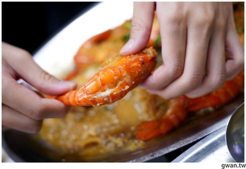 台中這間燒烤店超狂,開店吃到打烊每人只要199,蚵仔蛤蜊不限時吃到飽! - 吃關關