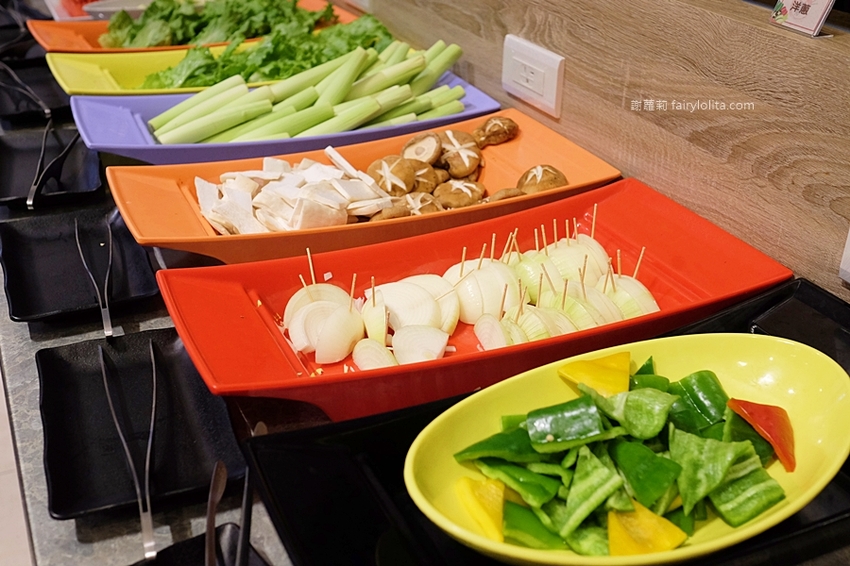 超夯の燒肉頂級和牛燒肉吃到飽（超夯的燒肉）林口店。只要699元，大口嗑和牛、生猛海鮮，超過70種食材讓你吃到爽！ @蹦啾♥謝蘿莉 La vie heureuse