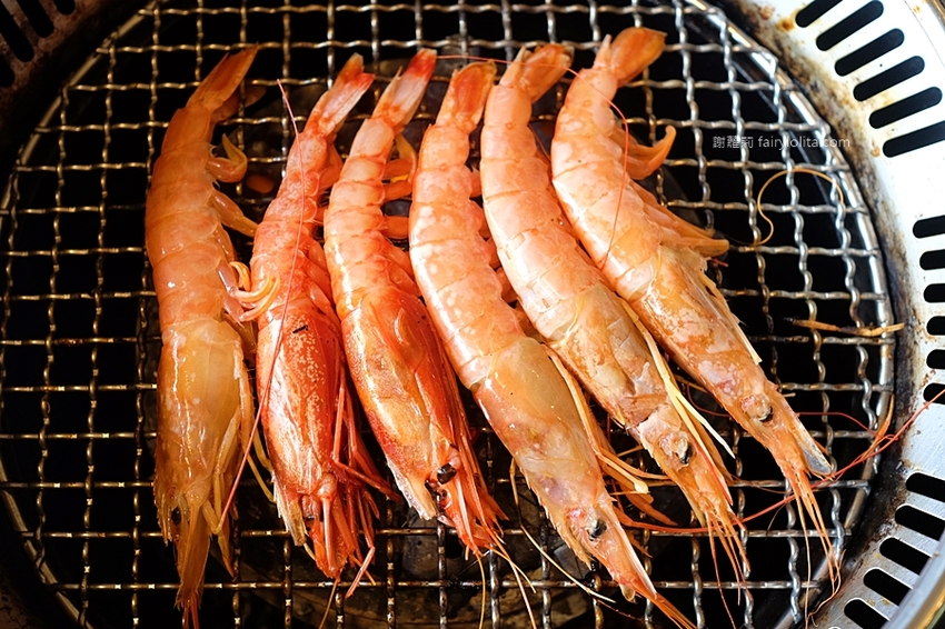 超夯の燒肉頂級和牛燒肉吃到飽（超夯的燒肉）林口店。只要699元，大口嗑和牛、生猛海鮮，超過70種食材讓你吃到爽！ @蹦啾♥謝蘿莉 La vie heureuse