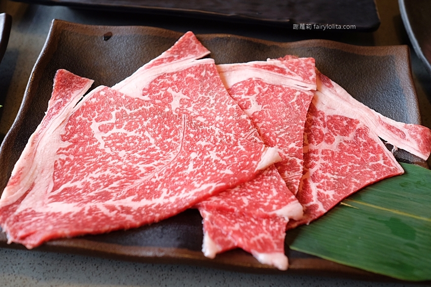 超夯の燒肉頂級和牛燒肉吃到飽（超夯的燒肉）林口店。只要699元，大口嗑和牛、生猛海鮮，超過70種食材讓你吃到爽！ @蹦啾♥謝蘿莉 La vie heureuse