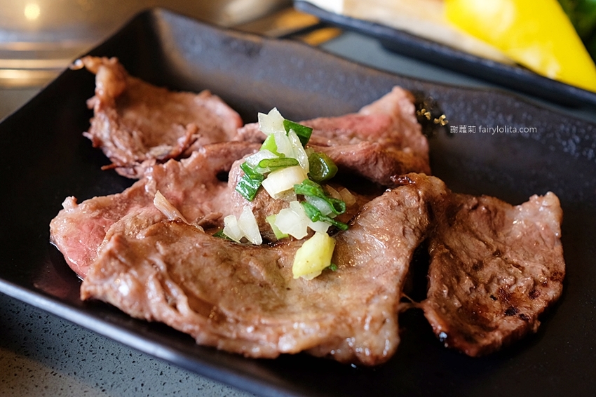 超夯の燒肉頂級和牛燒肉吃到飽（超夯的燒肉）林口店。只要699元，大口嗑和牛、生猛海鮮，超過70種食材讓你吃到爽！ @蹦啾♥謝蘿莉 La vie heureuse