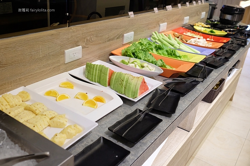 超夯の燒肉頂級和牛燒肉吃到飽（超夯的燒肉）林口店。只要699元，大口嗑和牛、生猛海鮮，超過70種食材讓你吃到爽！ @蹦啾♥謝蘿莉 La vie heureuse