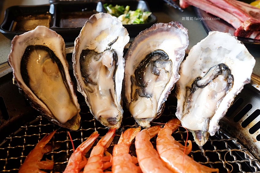 超夯の燒肉頂級和牛燒肉吃到飽（超夯的燒肉）林口店。只要699元，大口嗑和牛、生猛海鮮，超過70種食材讓你吃到爽！ @蹦啾♥謝蘿莉 La vie heureuse