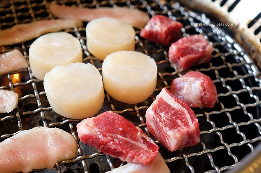 超夯の燒肉頂級和牛燒肉吃到飽（超夯的燒肉）林口店。只要699元，大口嗑和牛、生猛海鮮，超過70種食材讓你吃到爽！ @蹦啾♥謝蘿莉 La vie heureuse